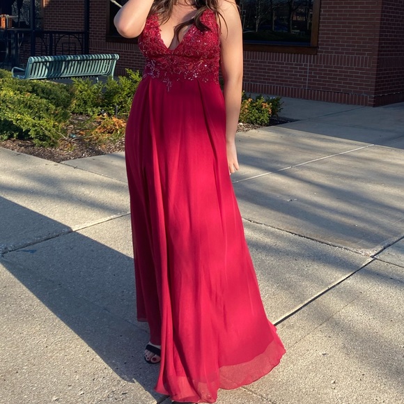 Wine red prom dress with leg slit. Size US12, great condition, only wore once - Picture 3 of 6
